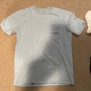 Men’s XS powder blue vineyard vines shirt.